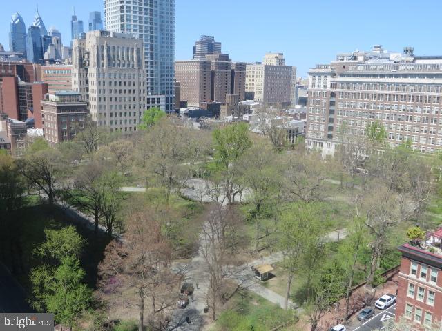 241 S 6th St #1703d Property Photo 11