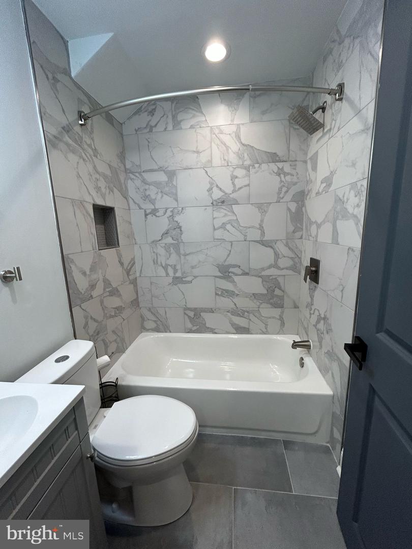 818 E Locust Ave #1 Property Photo 7