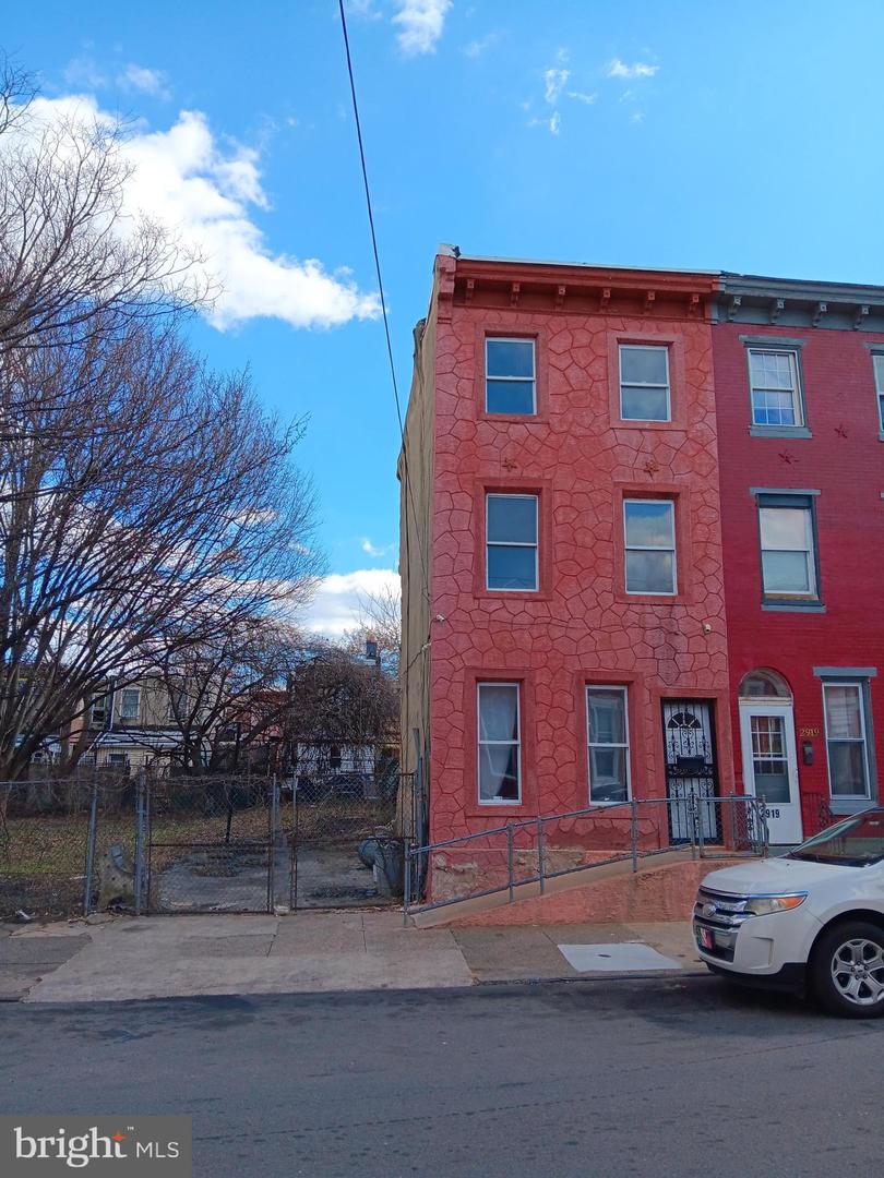 2921 N Fairhill St Property Photo 1