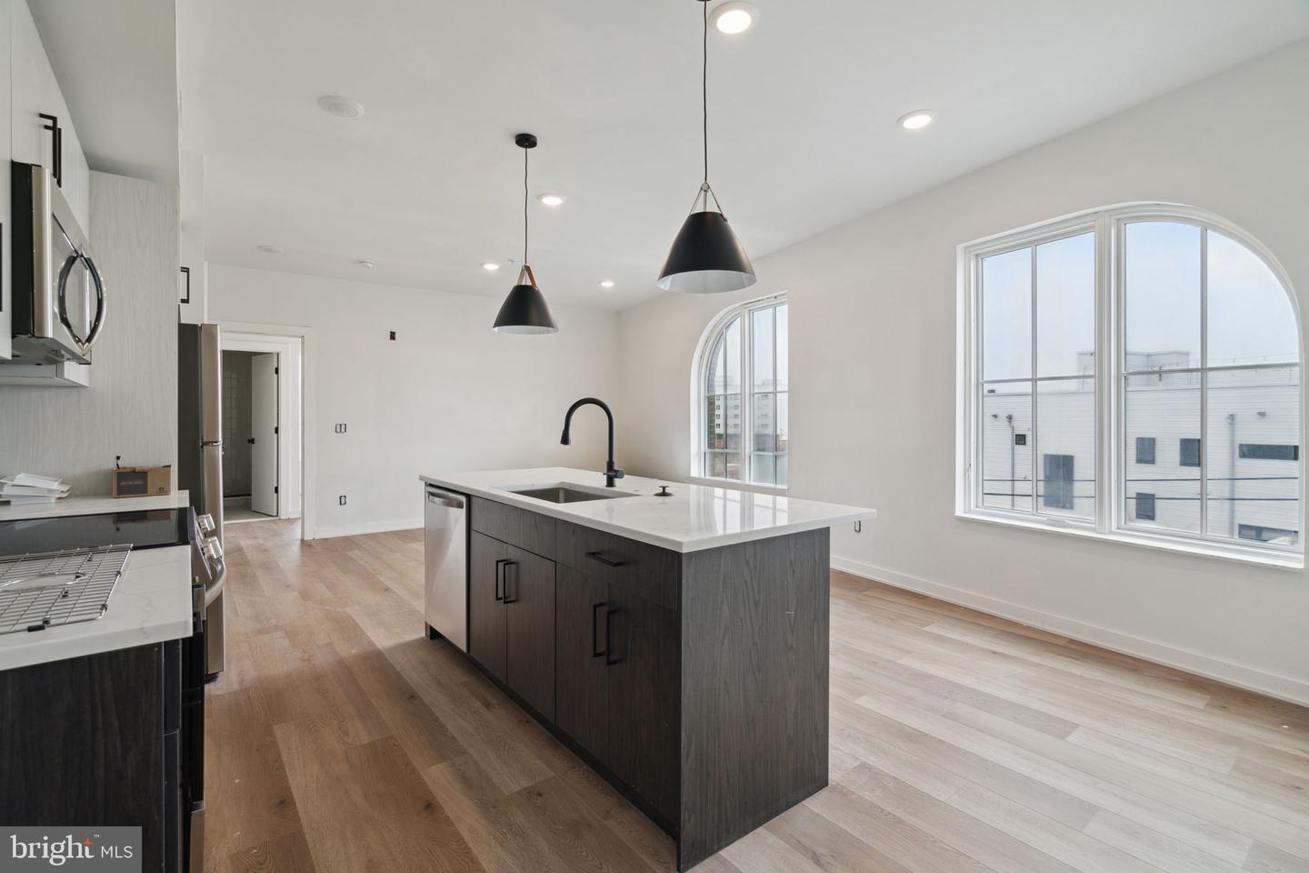 1828 FRANKFORD AVENUE #401 Property Photo 1