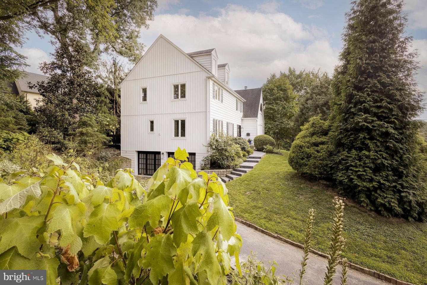 200 Hillcrest Ave Property Photo 1