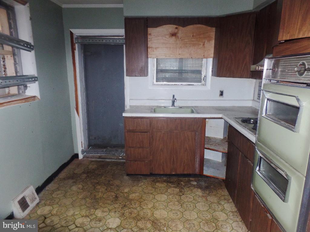 3460 Almond St Property Photo 5
