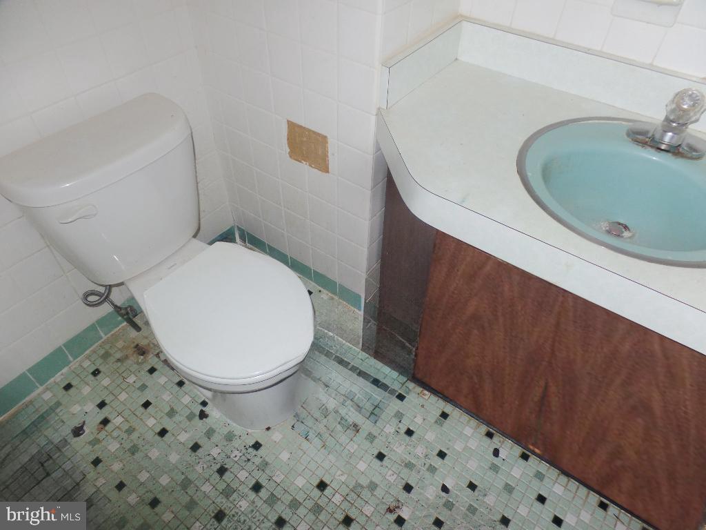3460 Almond St Property Photo 11