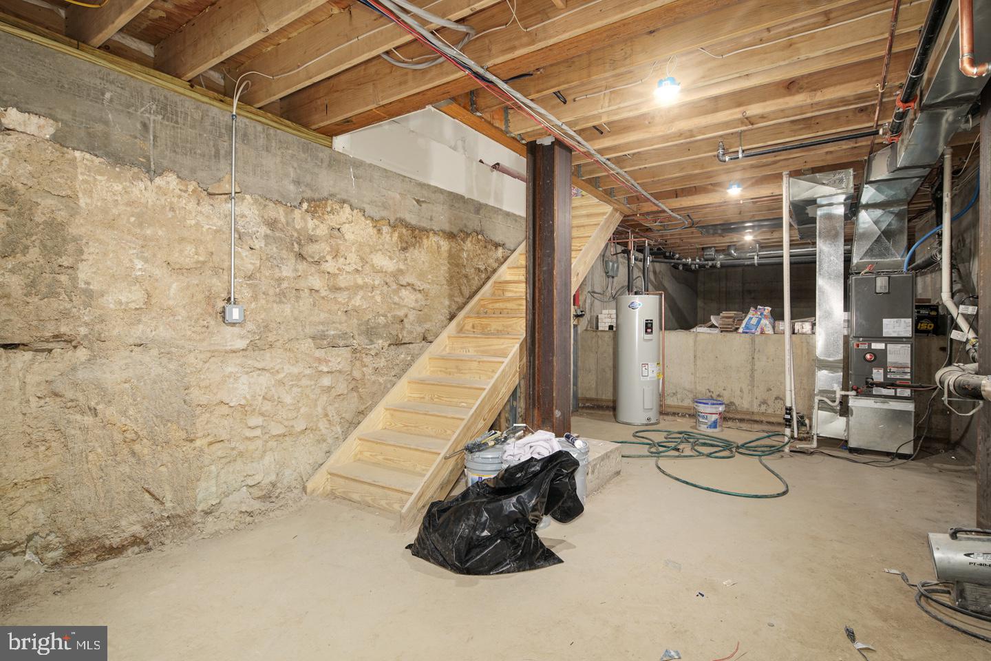 1246 N Front St Property Photo 9