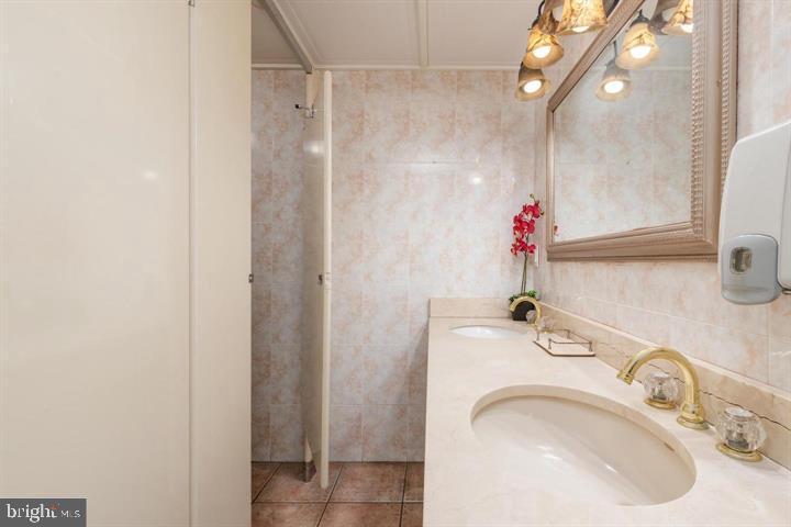 3-5 N Columbus Blvd Property Photo 20