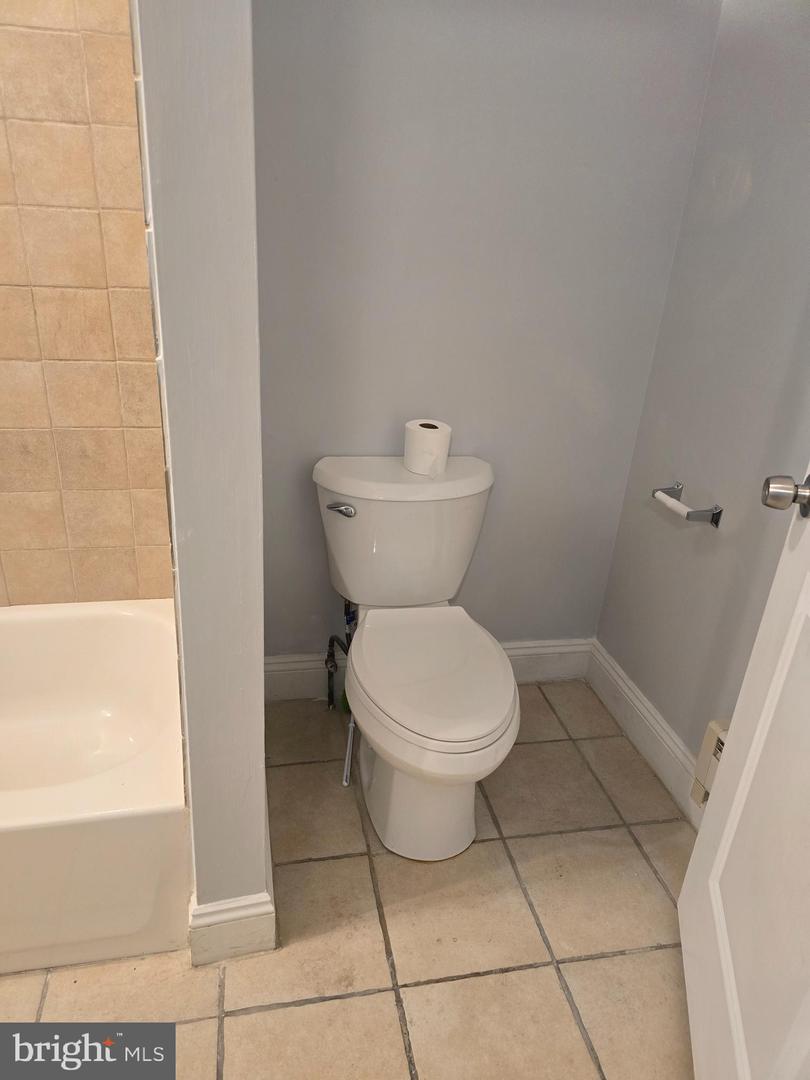 241-43 W Queen Ln #1f Property Photo 9