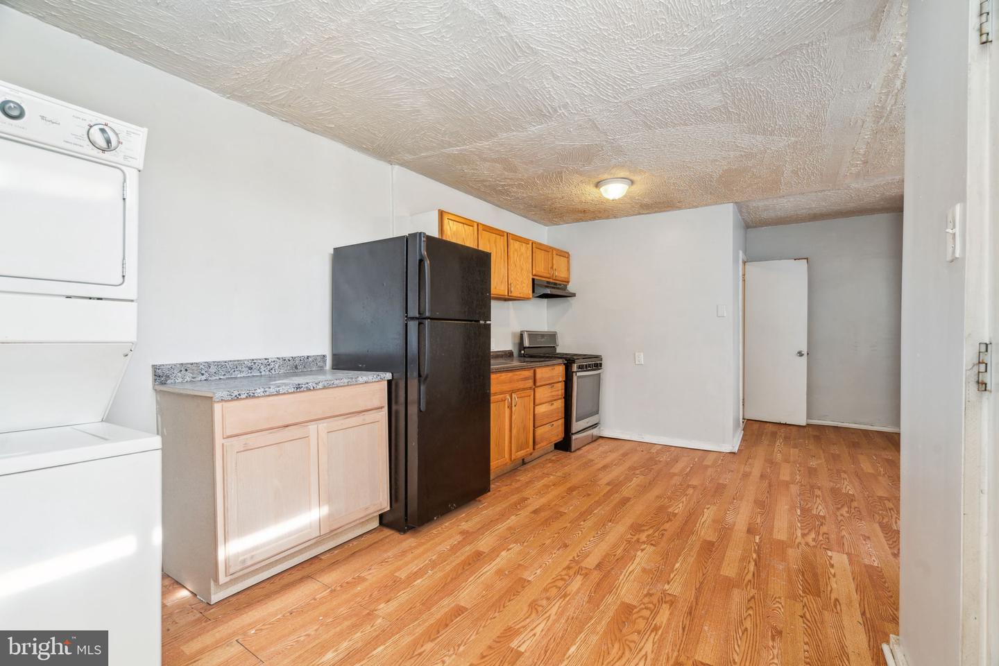 101 E Pleasant St Property Photo 3