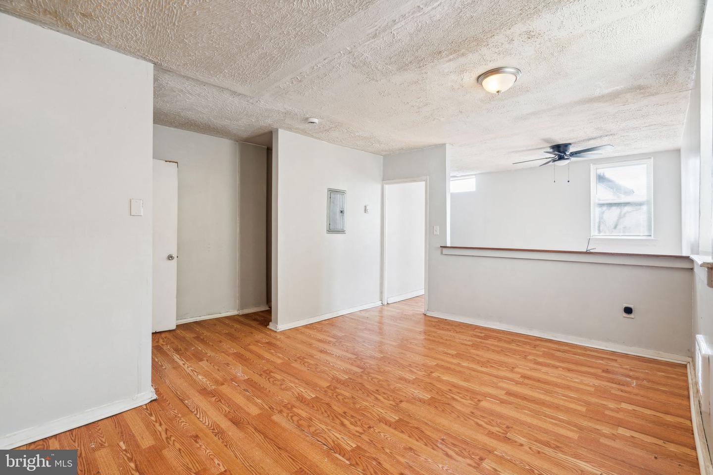 101 E Pleasant St Property Photo 6