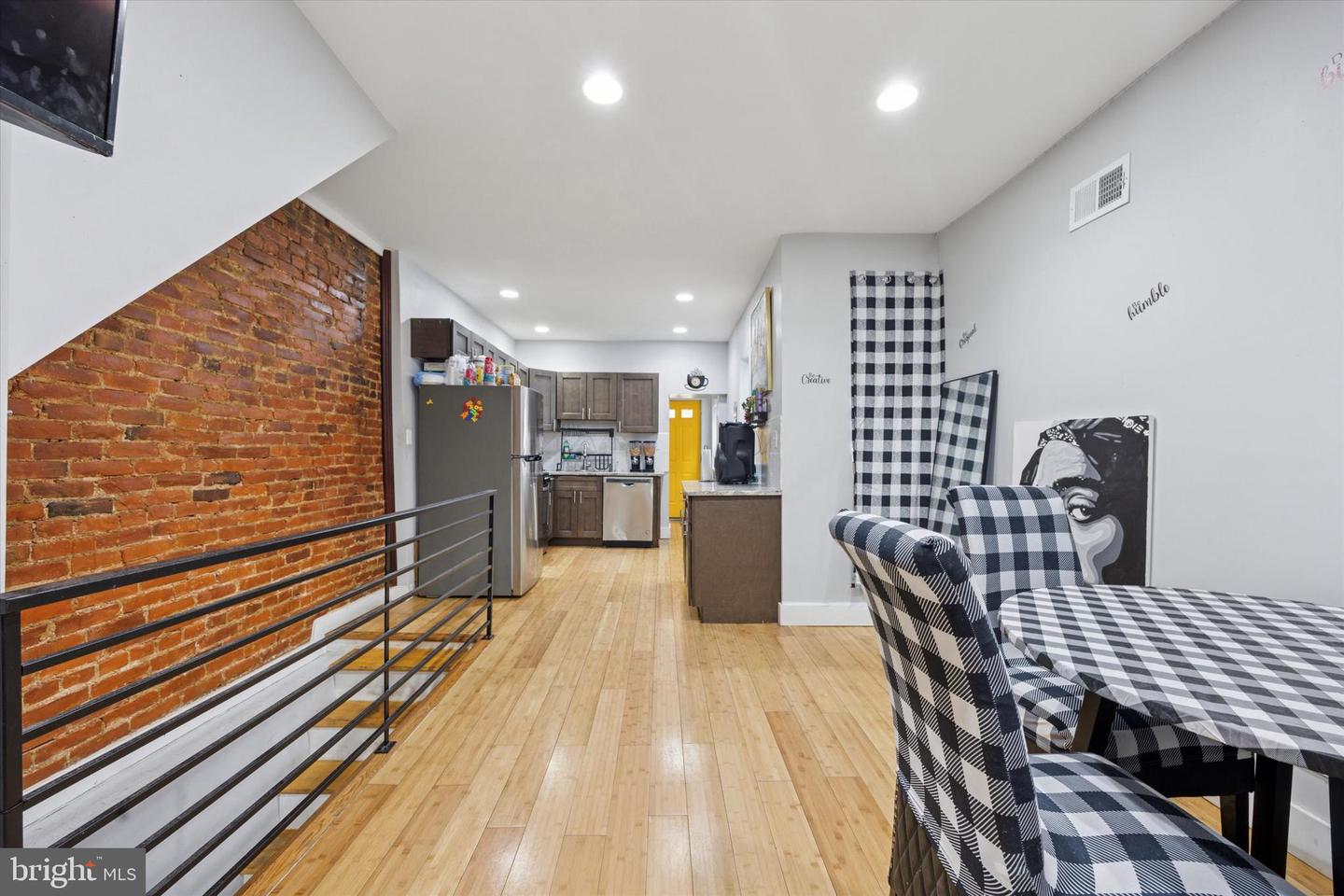 244 N Alden St Property Photo 7