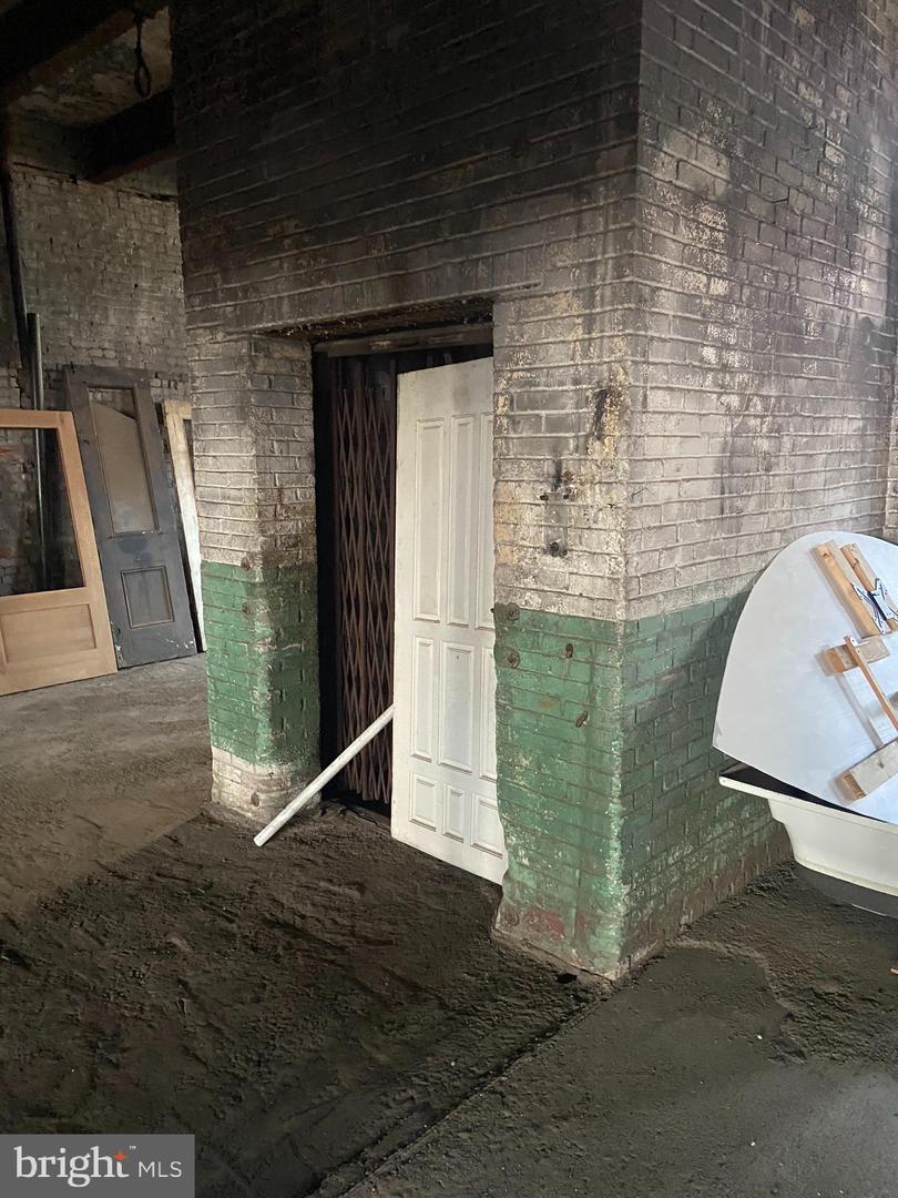 967-73 N 9th St Property Photo 8