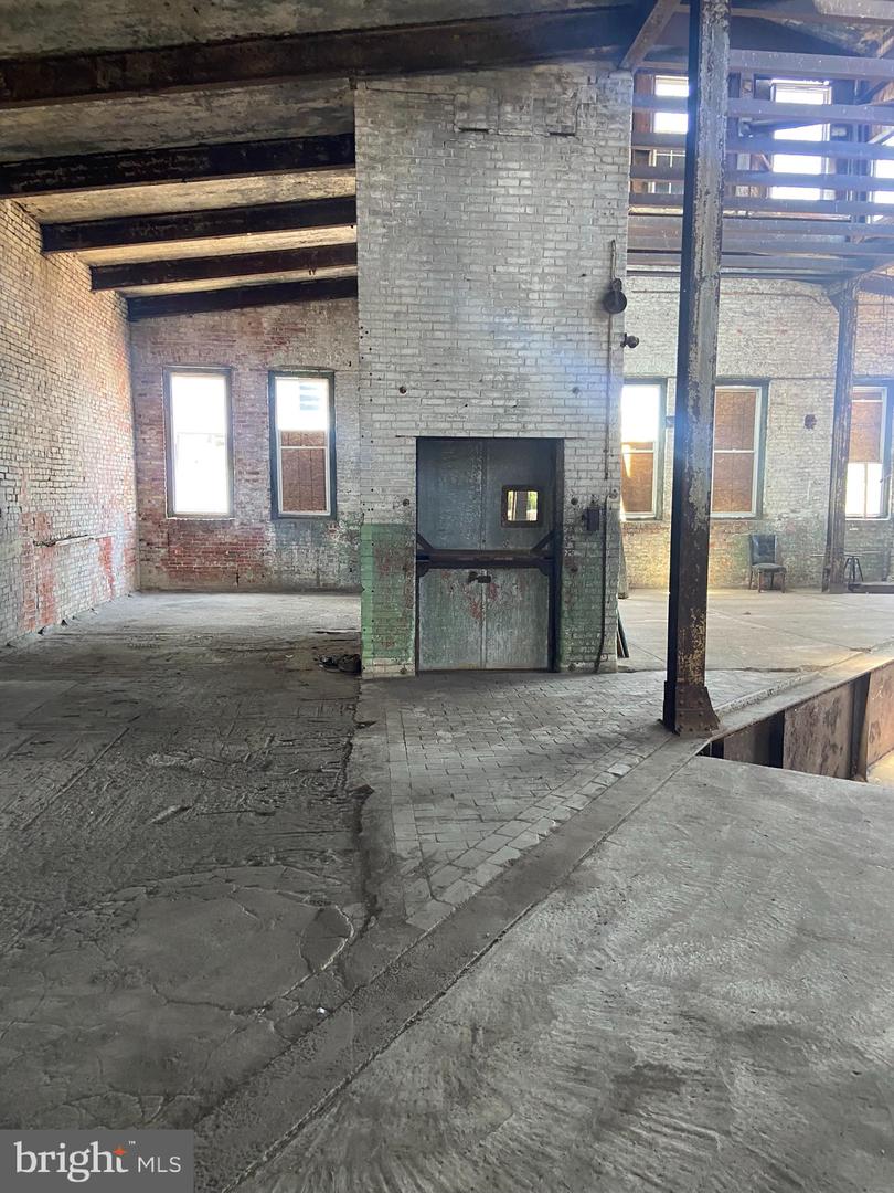 967-73 N 9th St Property Photo 14