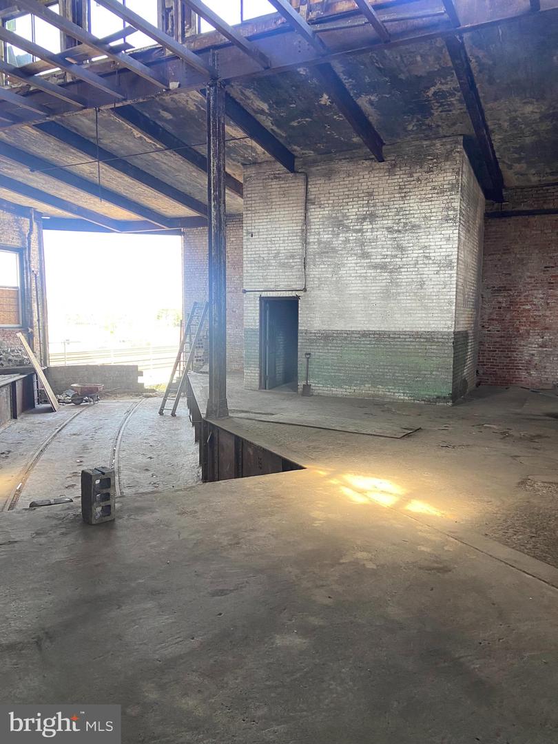 967-73 N 9th St Property Photo 16