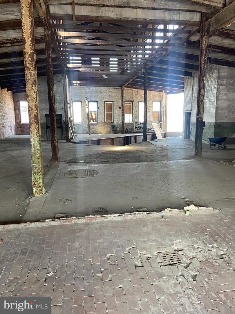 967-73 N 9th St Property Photo 31