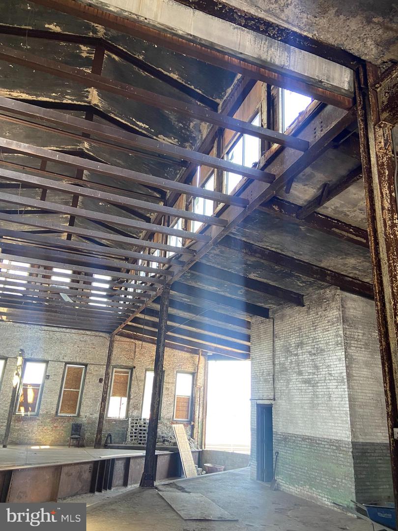 967-73 N 9th St Property Photo 32