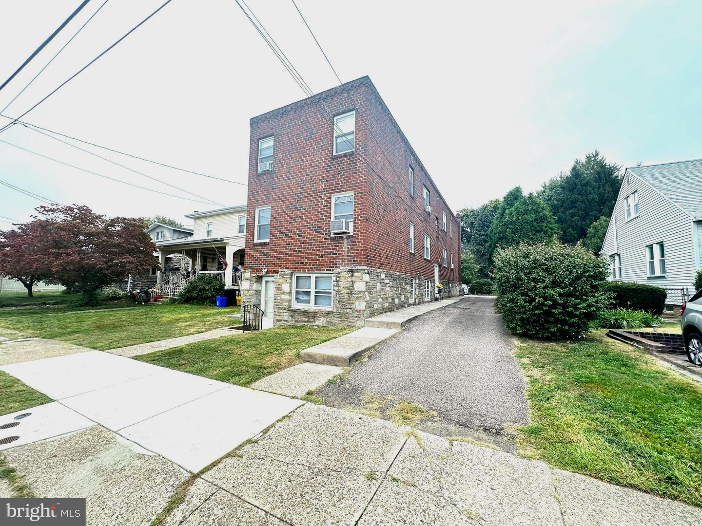 7712-14 Watson St Property Photo