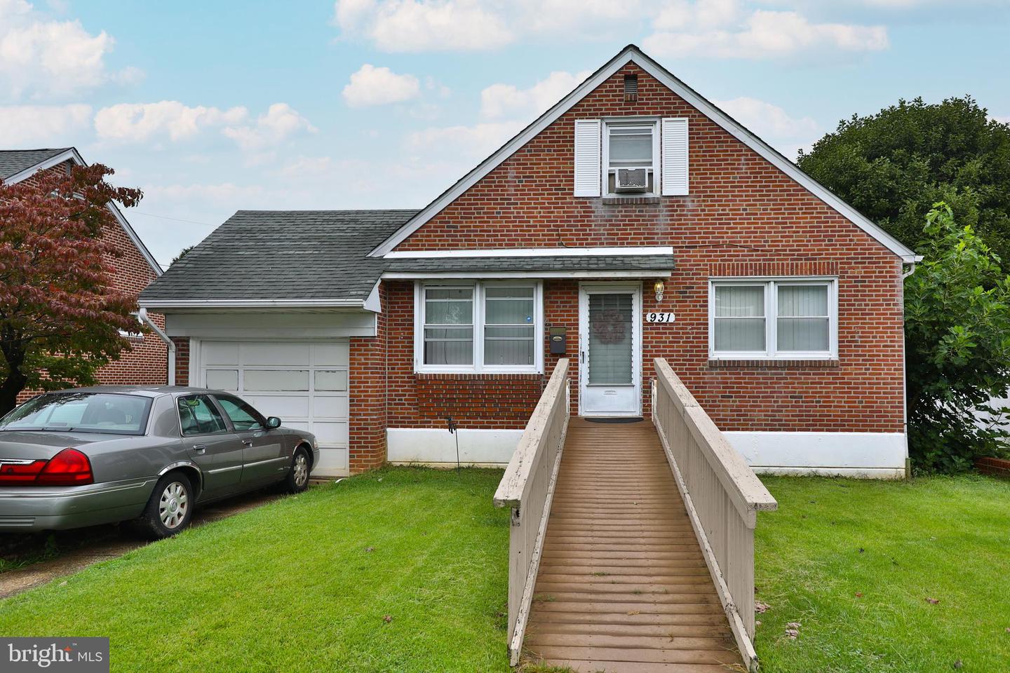 931 Borbeck Ave Property Photo