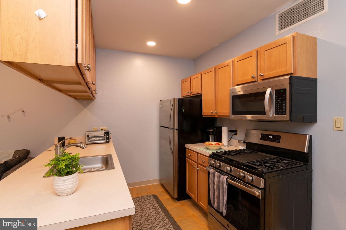 1100 Vine #1105 Property Photo 5
