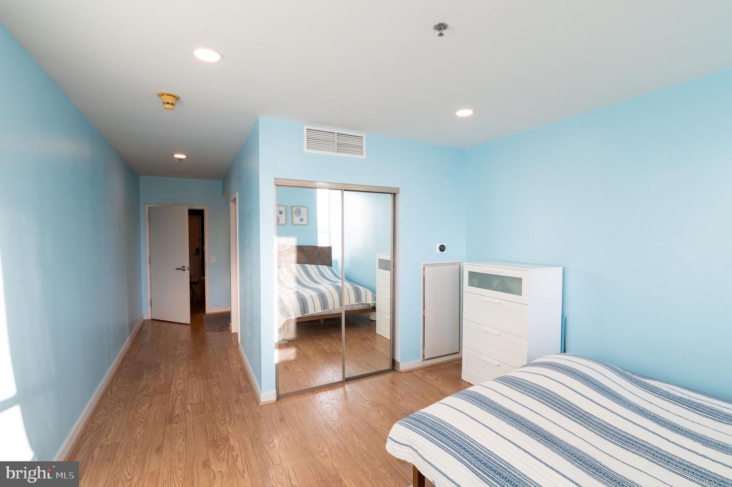 1100 Vine #1105 Property Photo 13