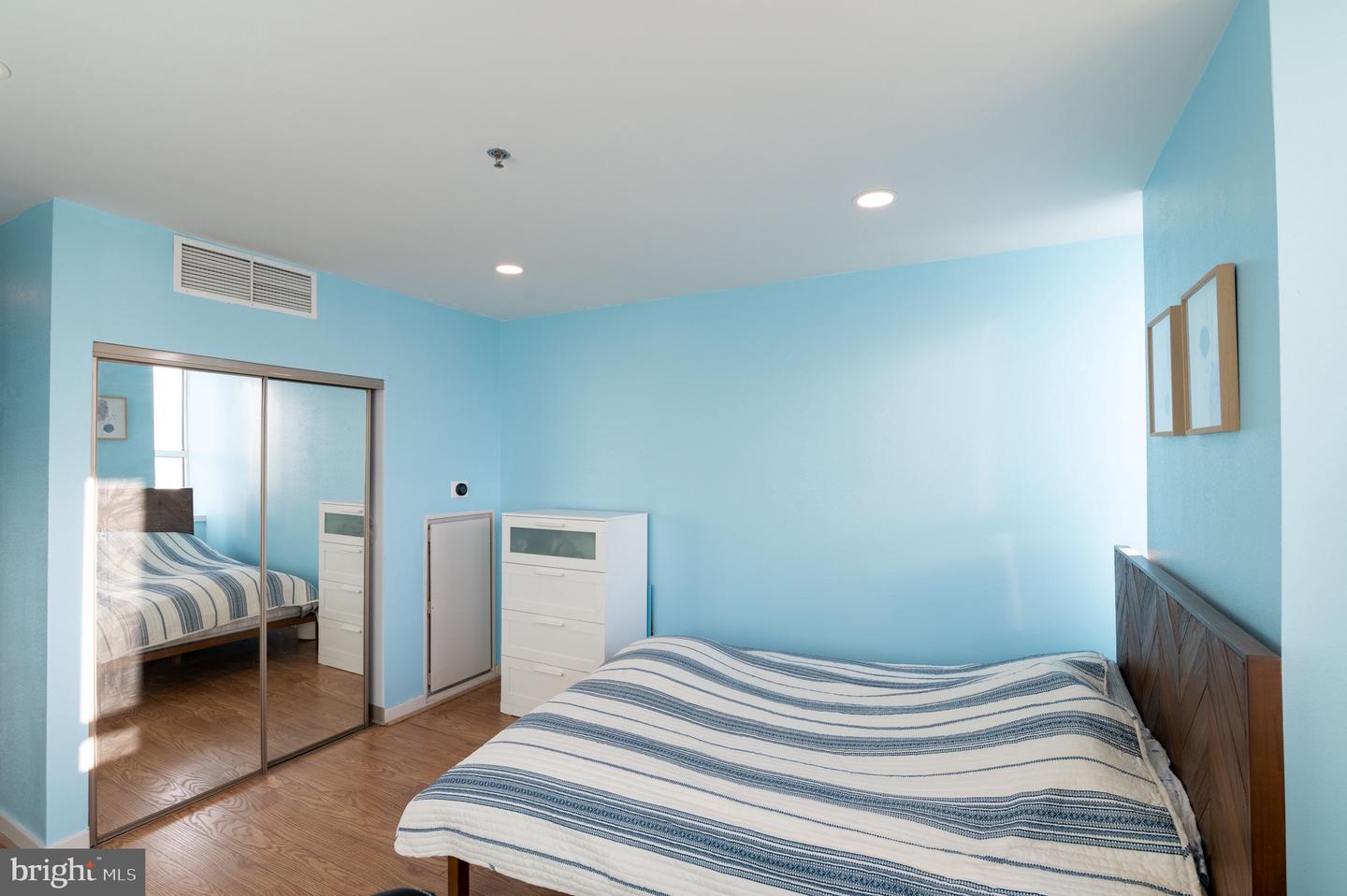 1100 Vine #1105 Property Photo 14