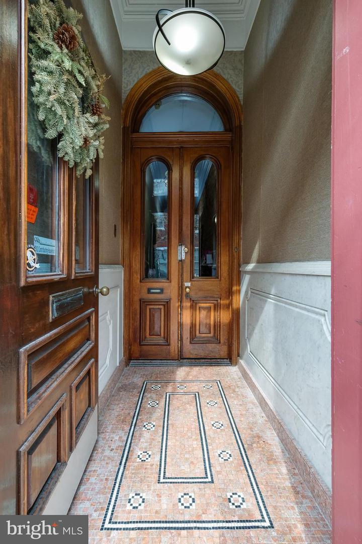 1725 Pine St Property Photo 2