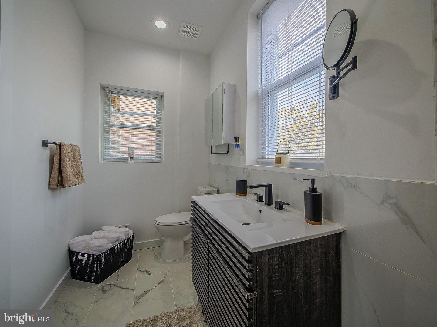 913 S Yewdall St Property Photo 14