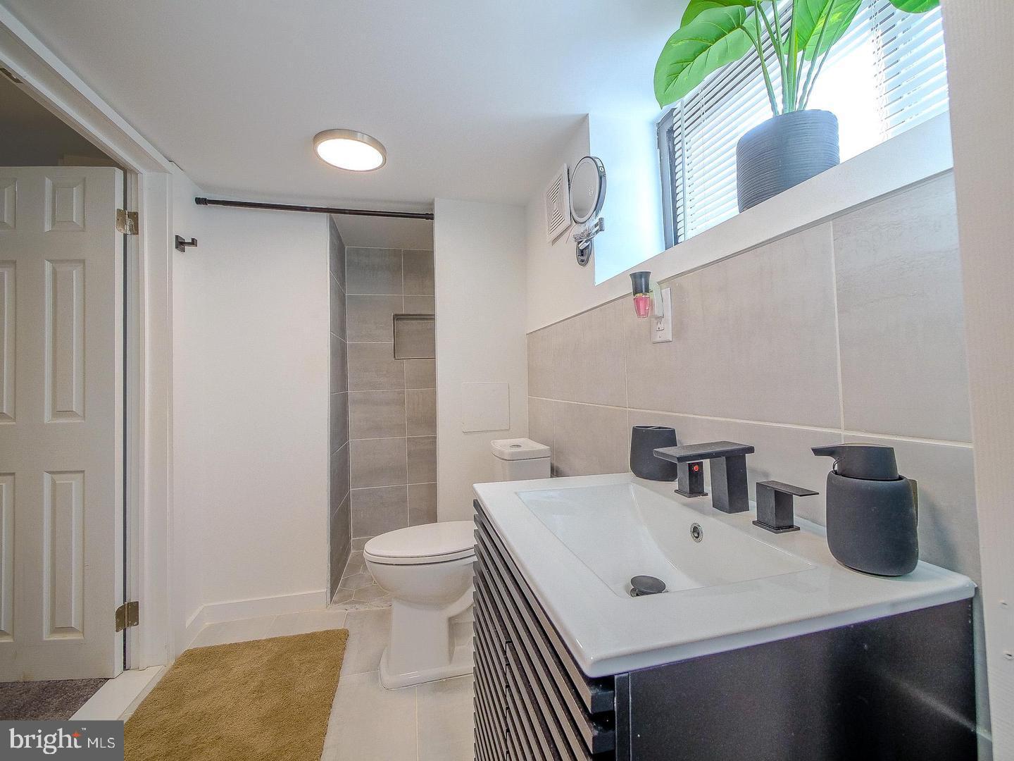 913 S Yewdall St Property Photo 18