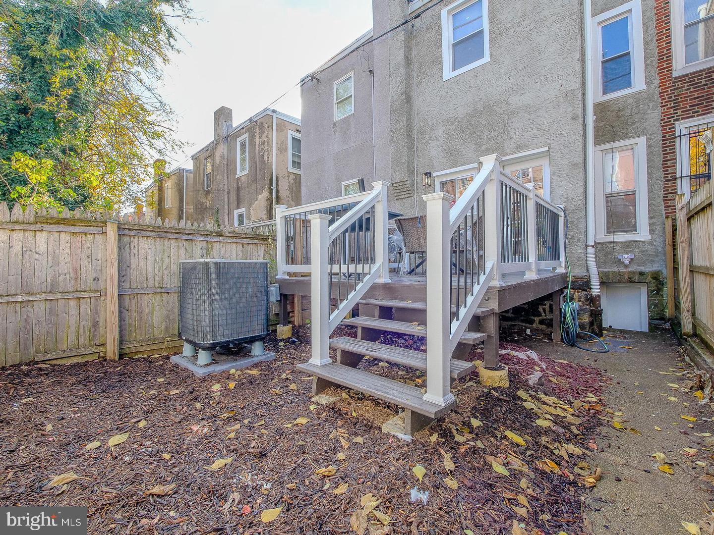 913 S Yewdall St Property Photo 21