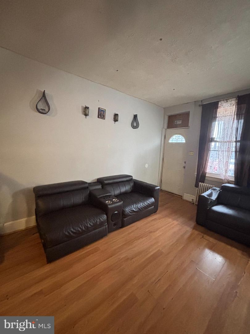 3316 Jasper St Property Photo 4