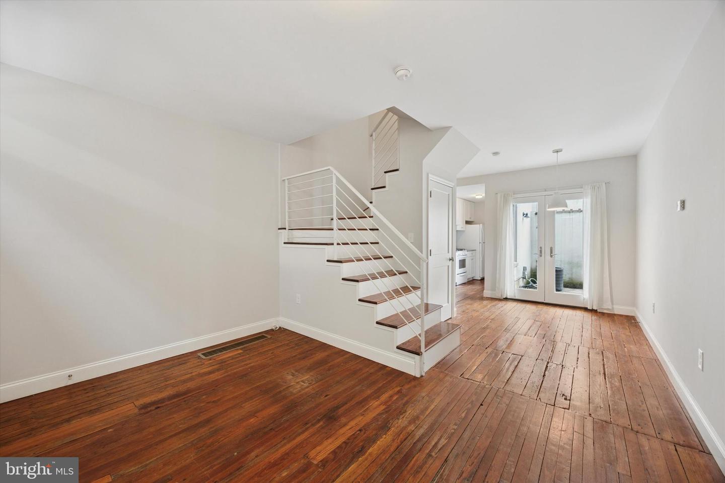 1112 WEBSTER ST Property Photo 1