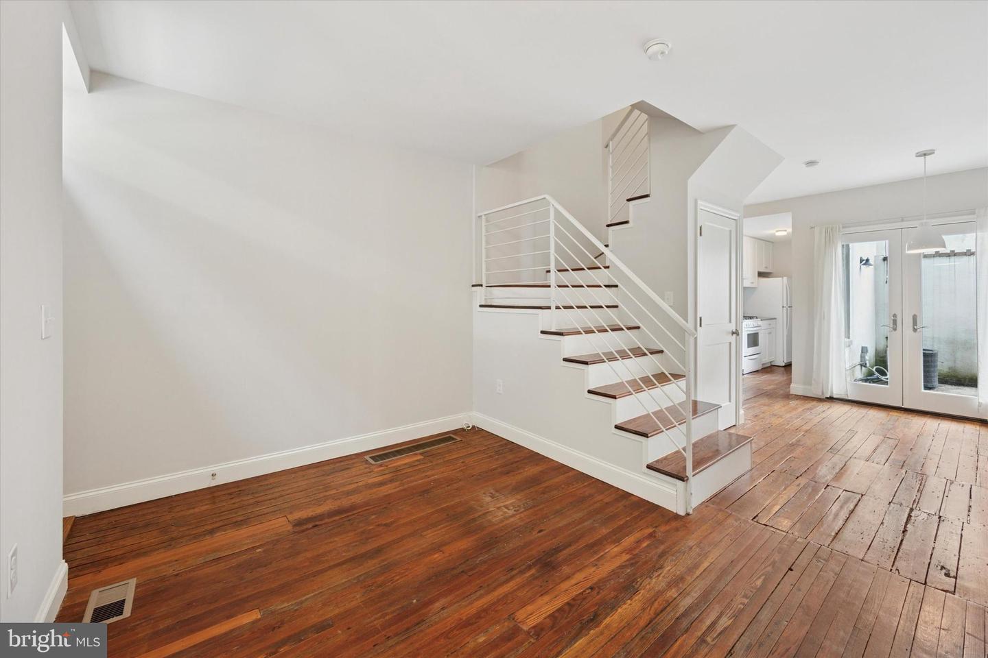 1112 Webster St Property Photo 2
