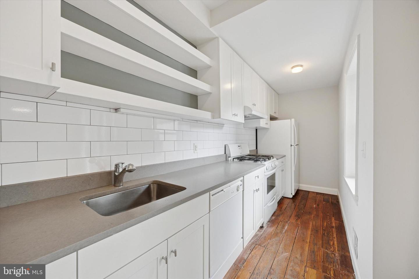 1112 Webster St Property Photo 8