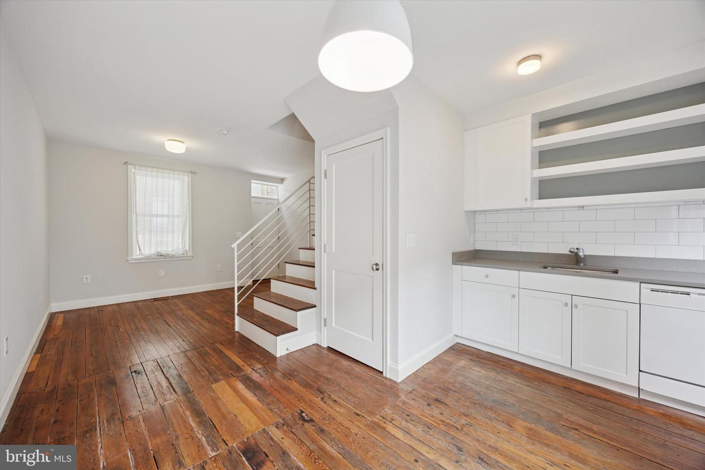 1112 Webster St Property Photo 9