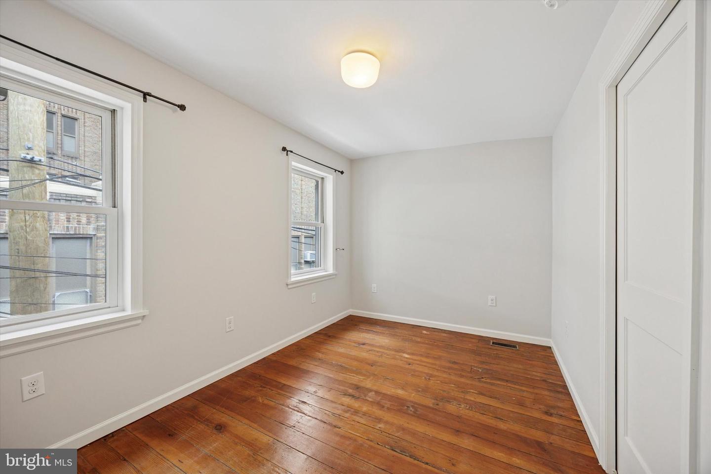 1112 Webster St Property Photo 12