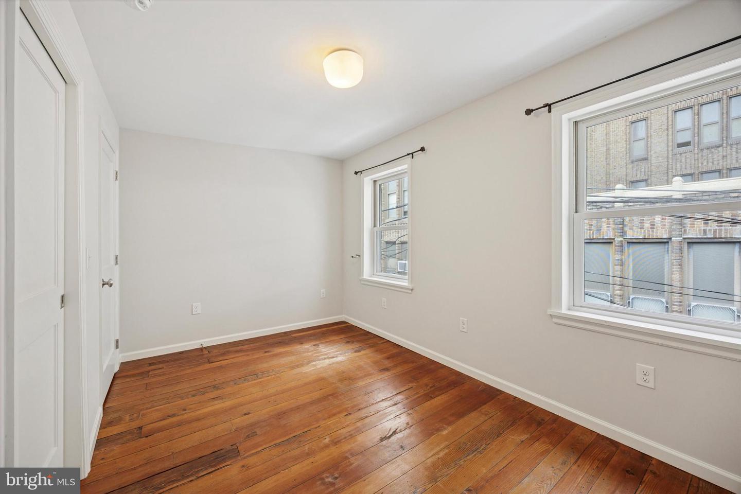 1112 Webster St Property Photo 13