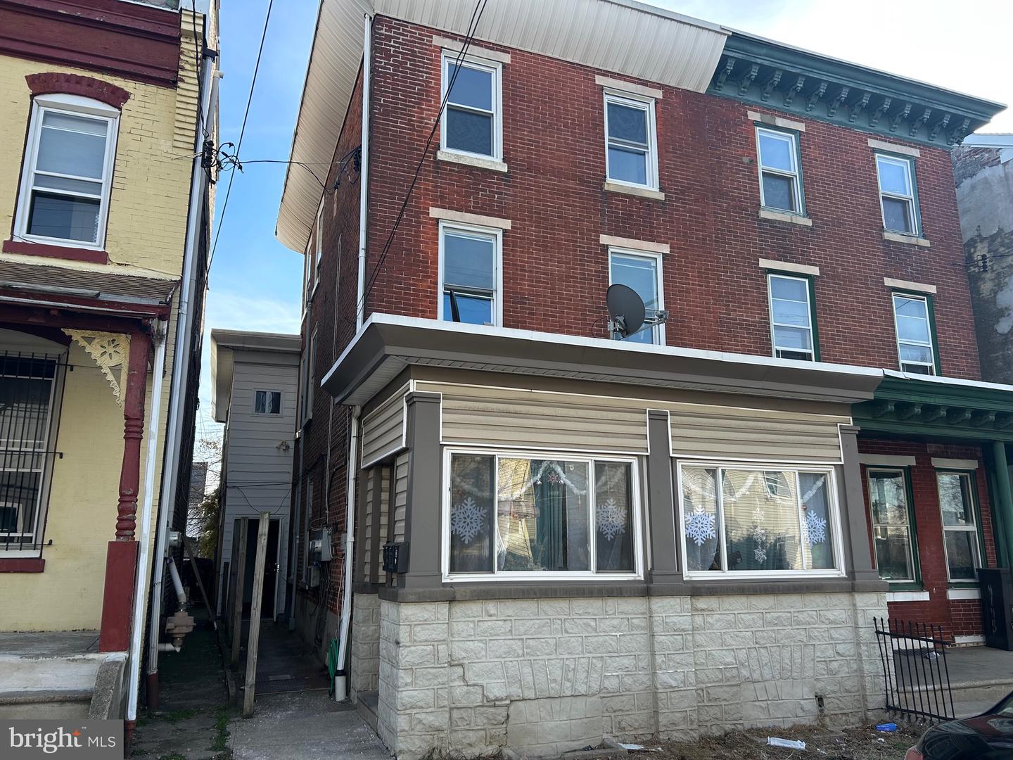 4147 Paul St Property Photo 2