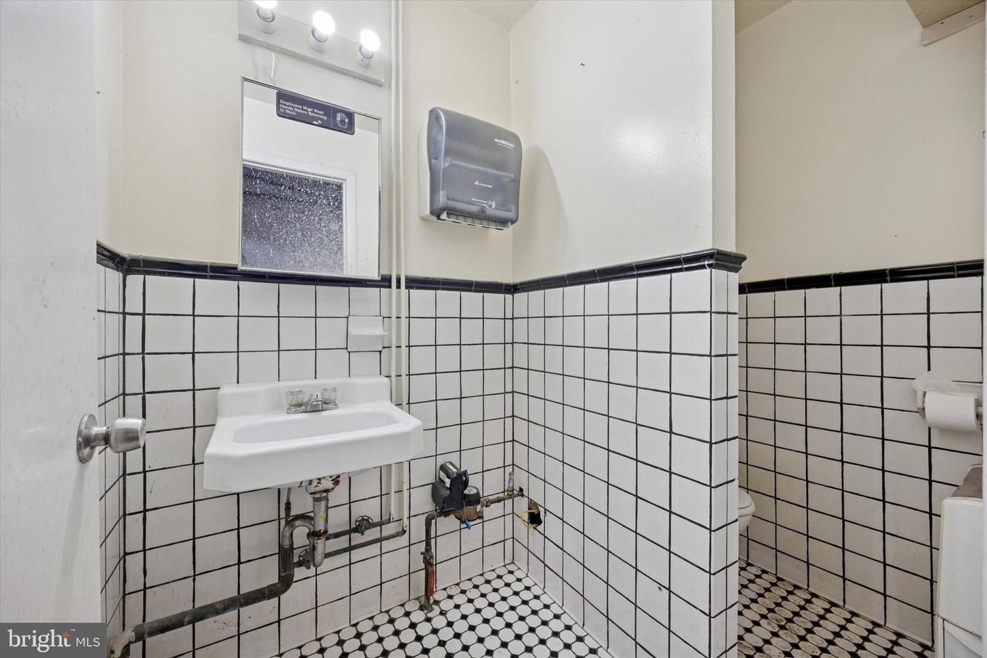 3351 Miller St Property Photo 7