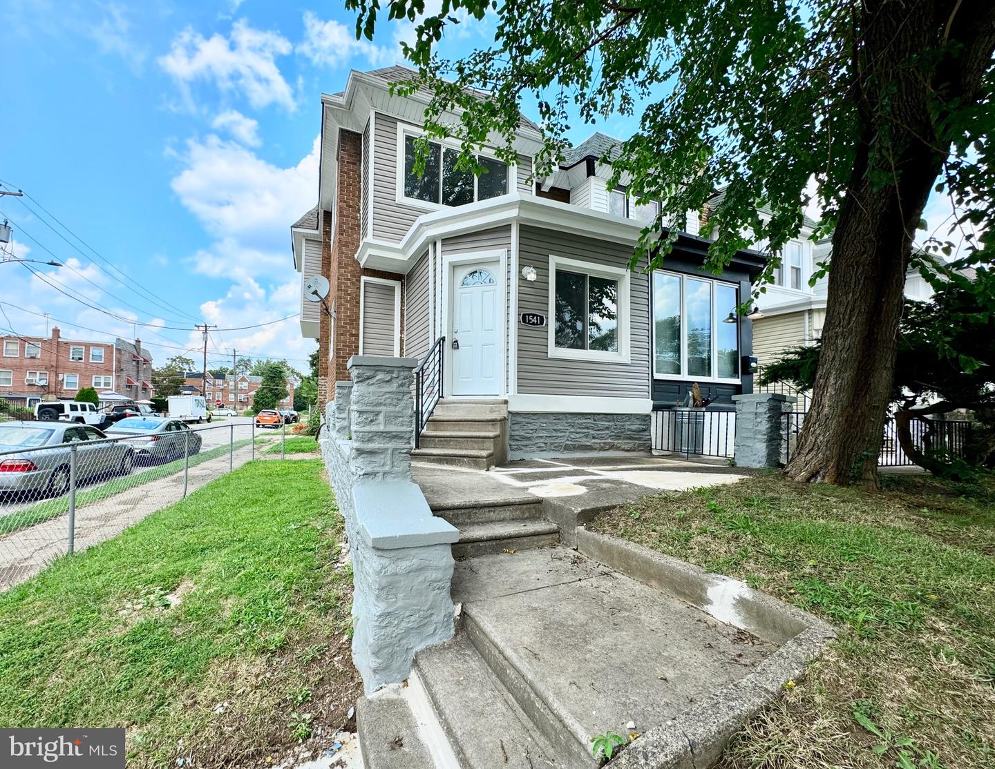 1541 Roselyn St Property Photo