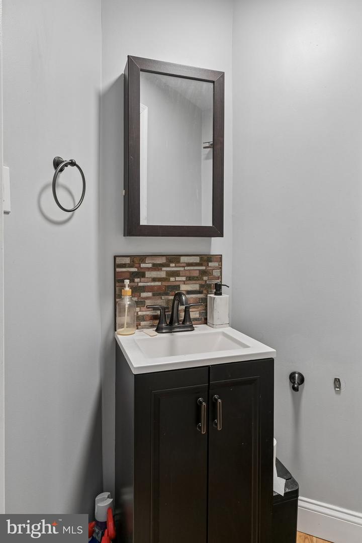 75 E Duval St Property Photo 39