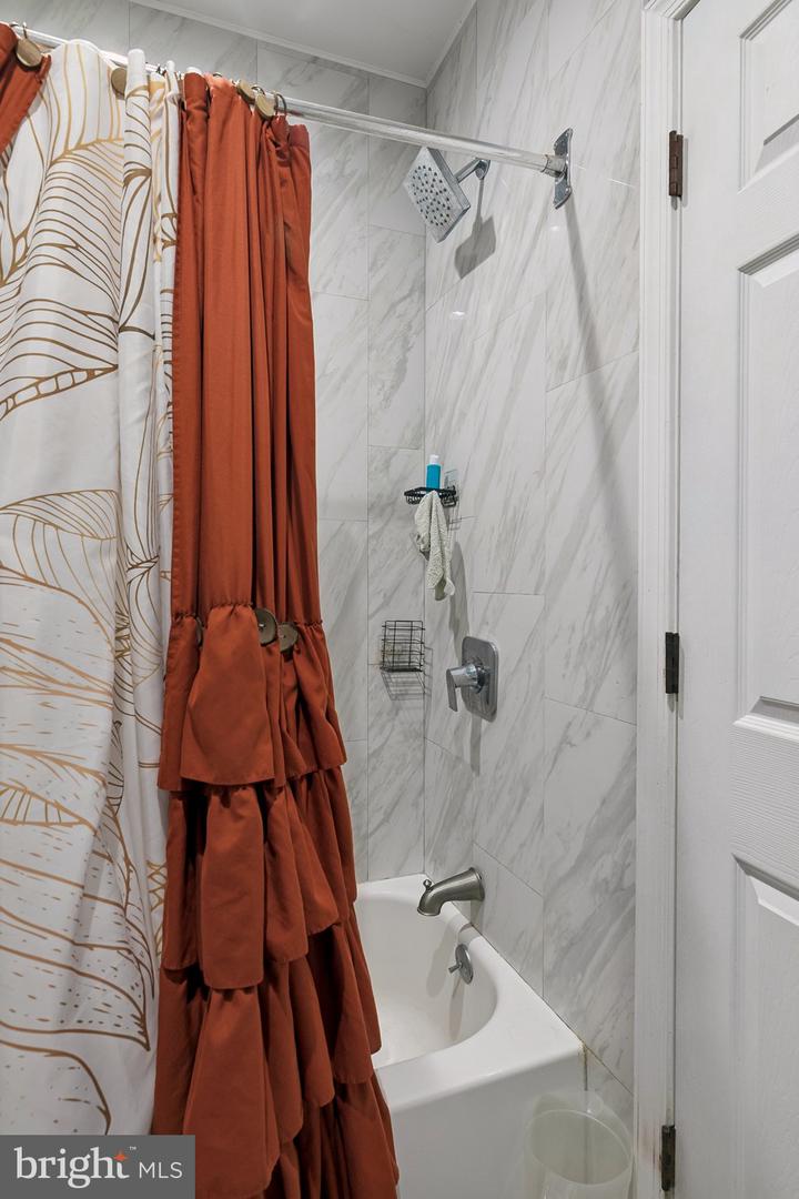75 E Duval St Property Photo 43