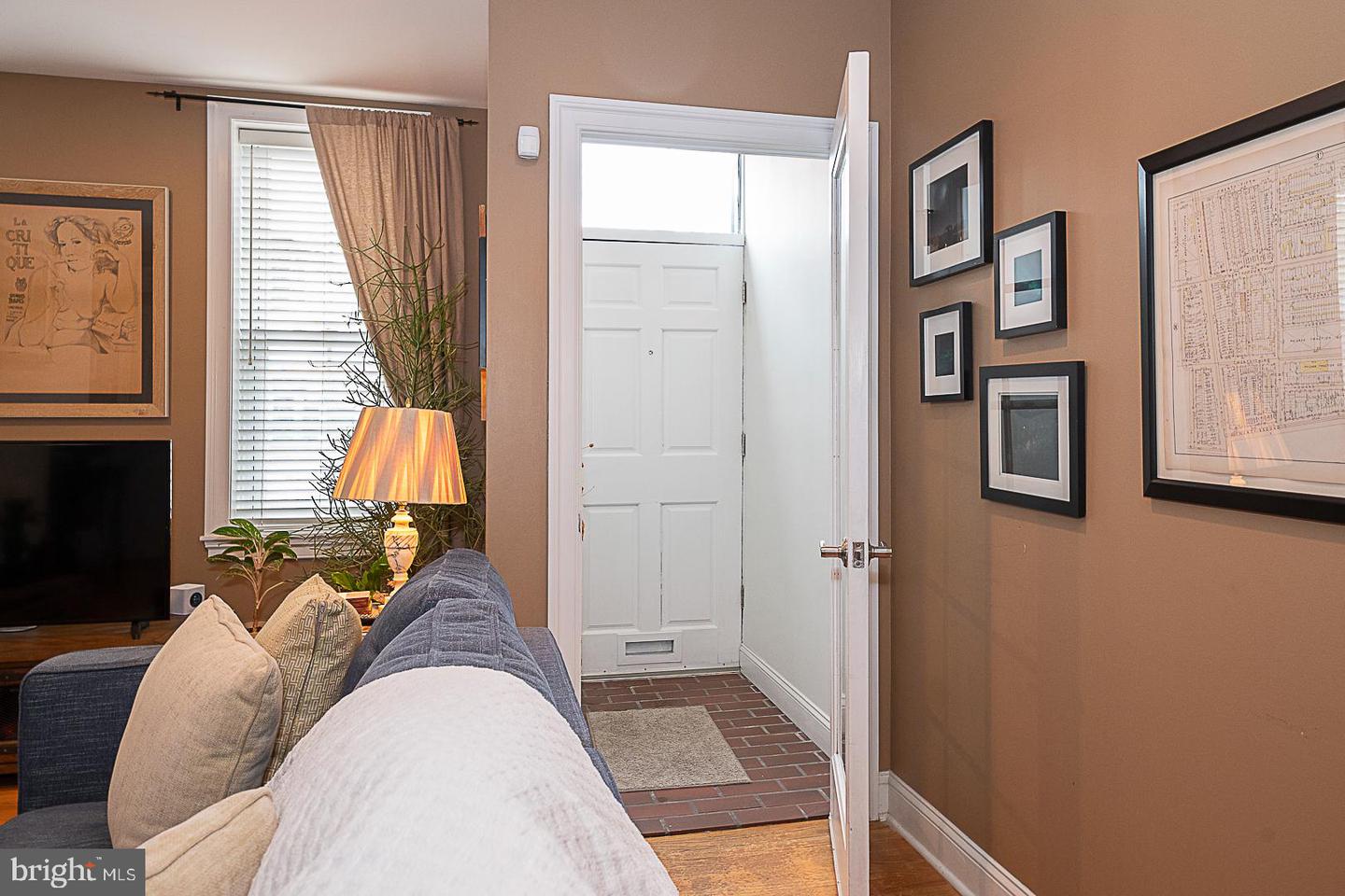 2317 Fairmount Ave Property Photo 3