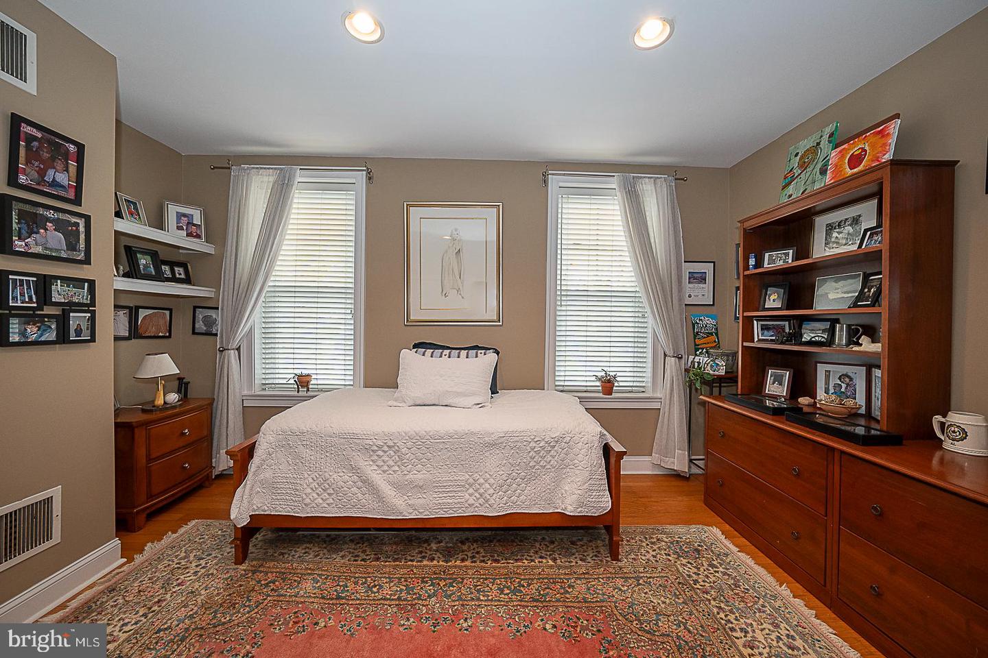 2317 Fairmount Ave Property Photo 32