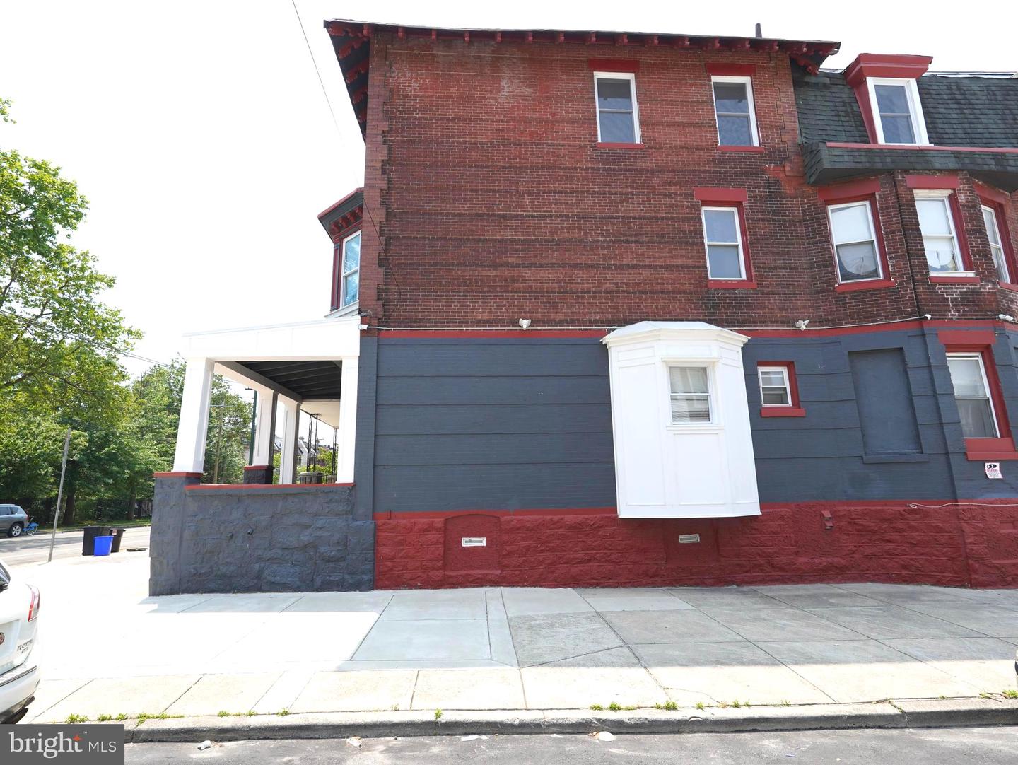 5013 Chester Ave Property Photo 3