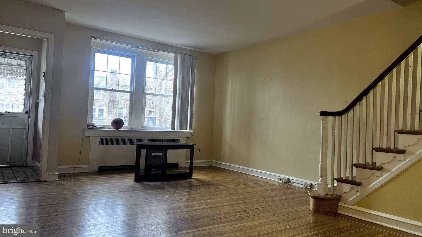 3351 Longshore Ave Property Photo