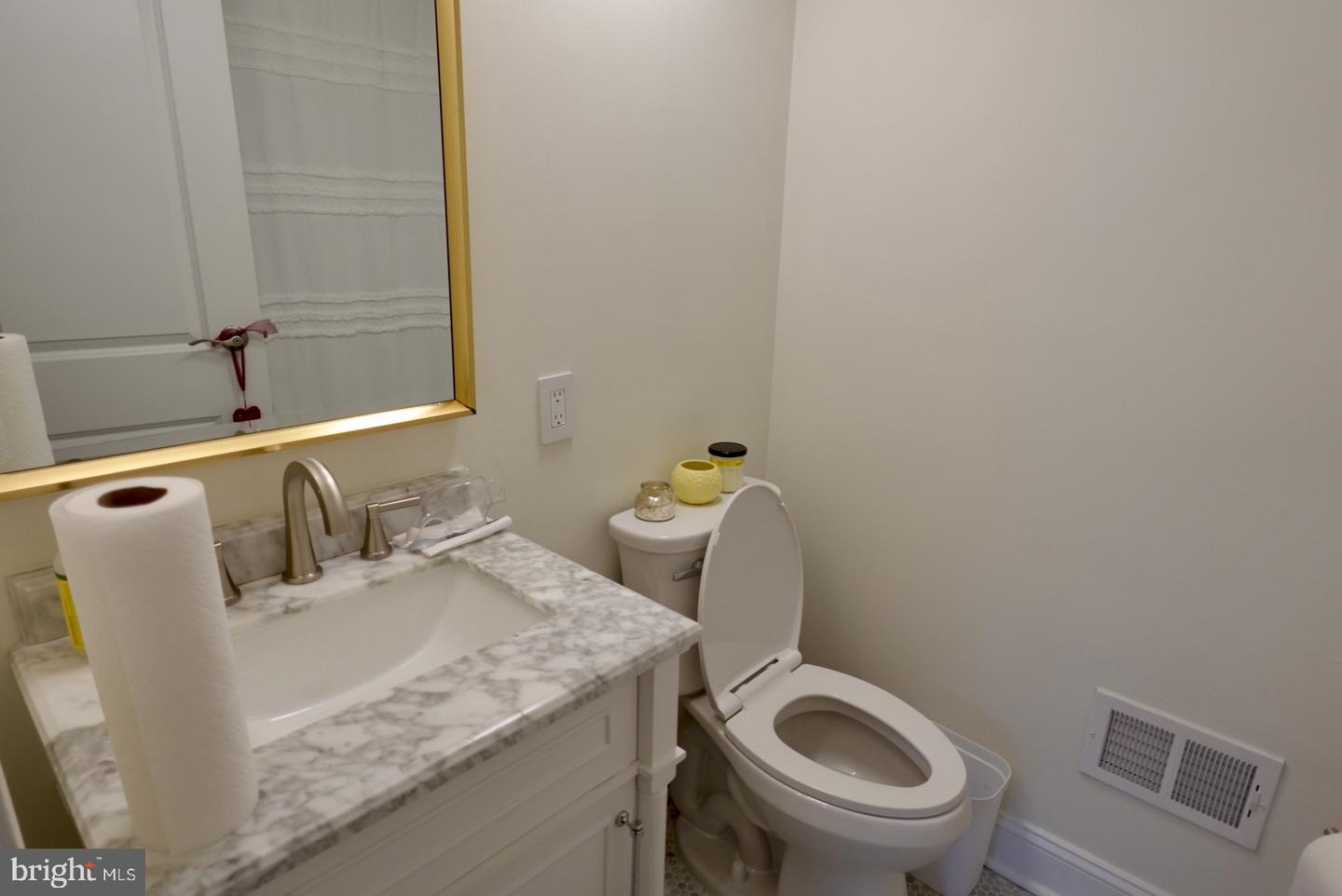 1716 Wallace St #102 Property Photo 8