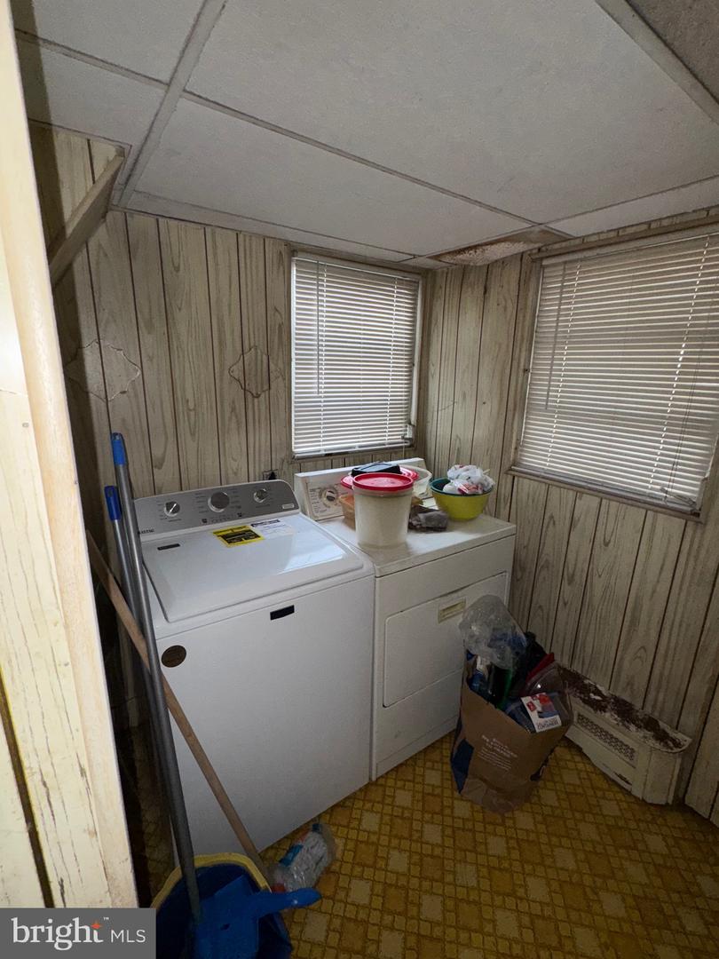 6157 Walnut St Property Photo 8