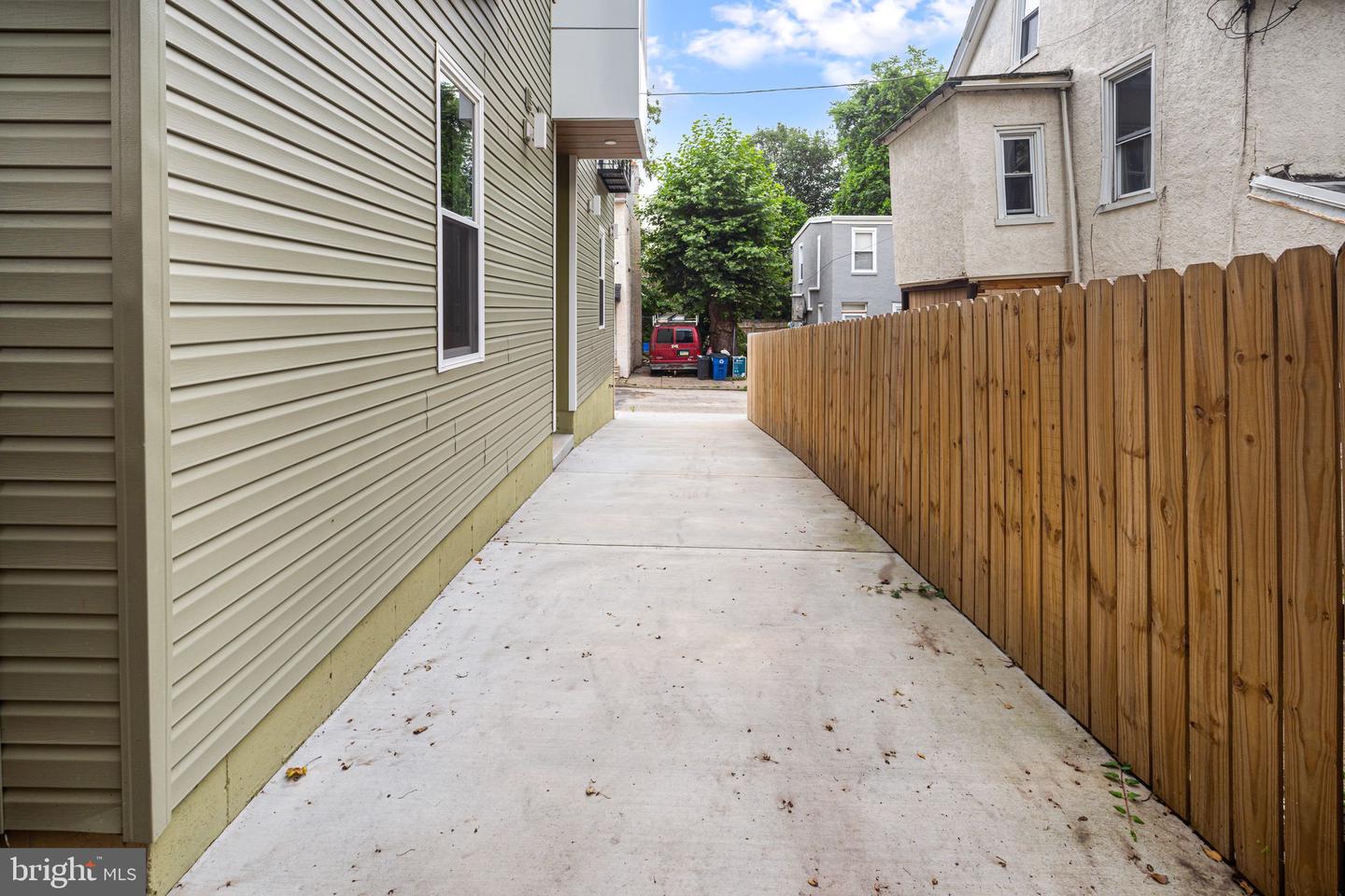 135 E Springer St Property Photo 32