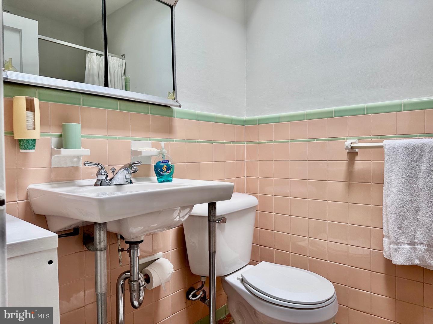 7221 Barnard St Property Photo 35