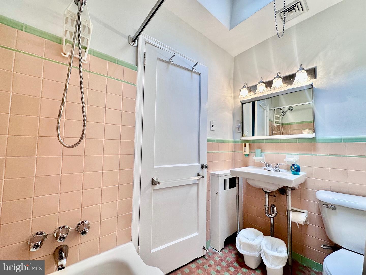 7221 Barnard St Property Photo 36