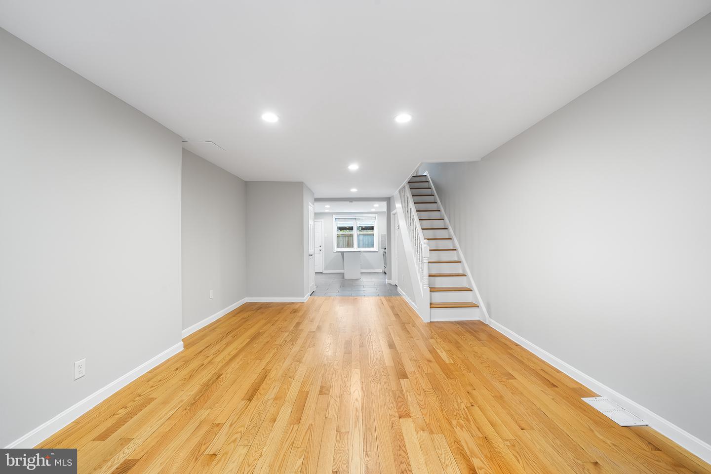 618 MCCLELLAN ST Property Photo 1
