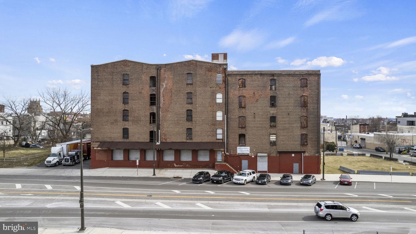 2401-39 N American St Property Photo 1